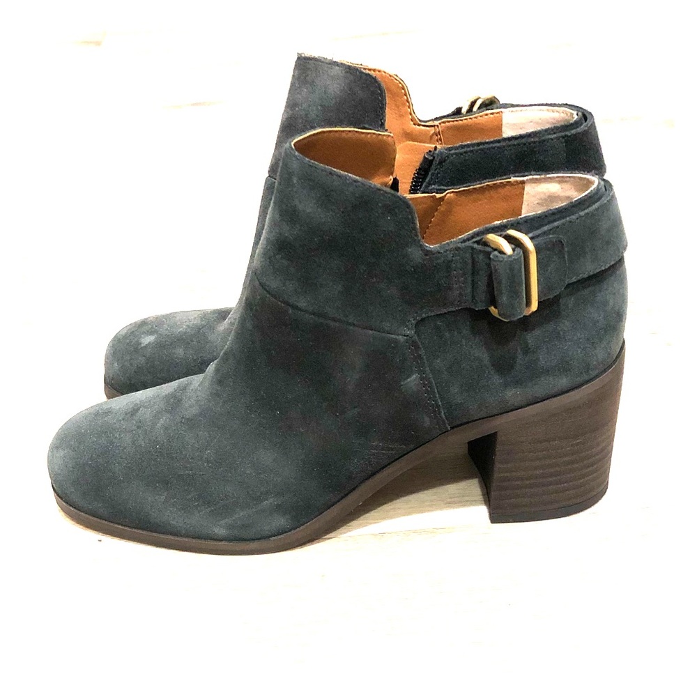 Brand new! Sario dark grey suede booties